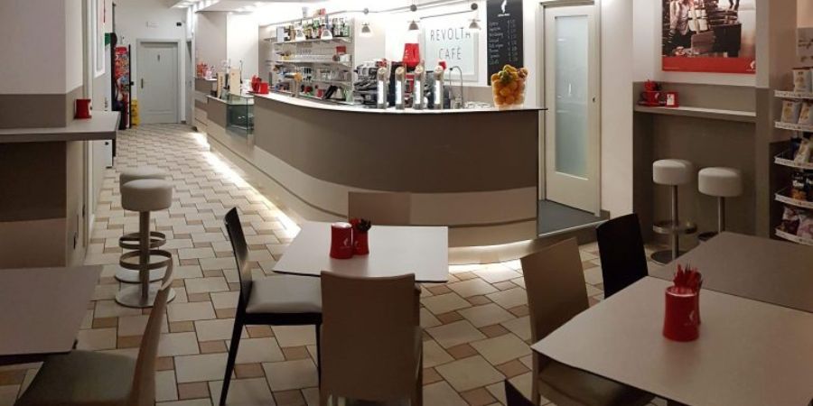 revolta cafe’